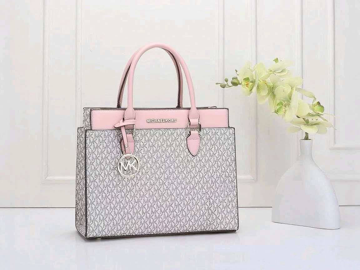MK 
NEW CAME GOOD QUALITY 
100 dhs🇦🇪

Zain39
♥️♥️♥️
