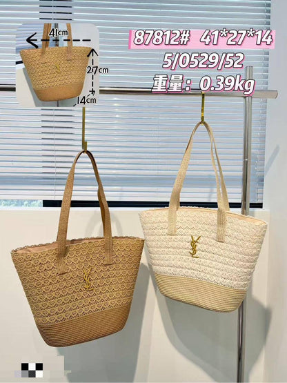 YSL - YVES SAINT LAURENT
BEACH  SHOULDER BAG
sɪᴢᴇ : 41 cm

55 dhs🪙

Zain31
♥️♥️♥️