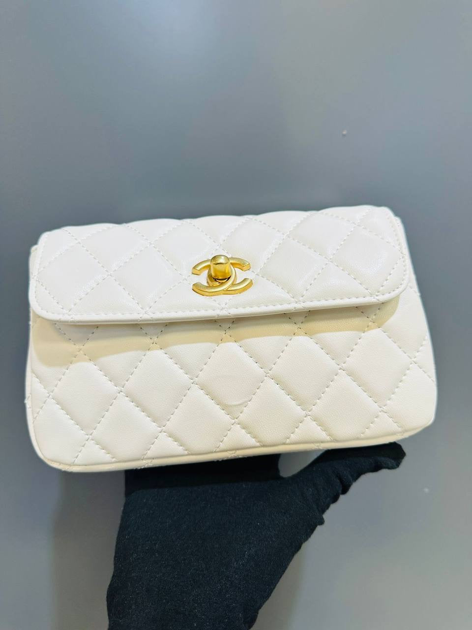 Chanel
High quality 
size 20cm
120 dhs🇦🇪

Zain132
♥️♥️♥️