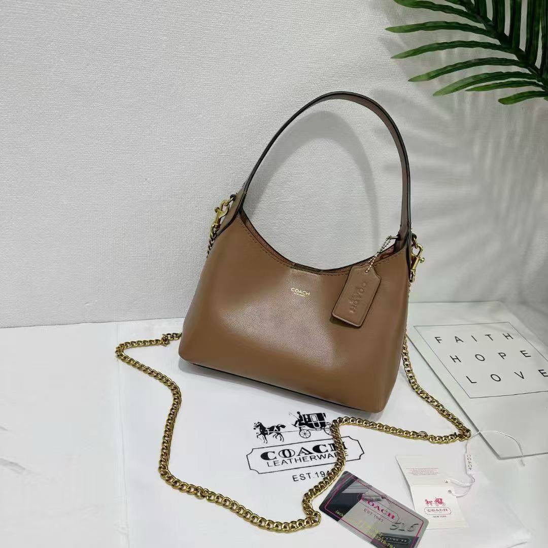 COACH 
GOOD QUALITY 
offer price
65 dhs🇦🇪

Zain39
♥️♥️♥️