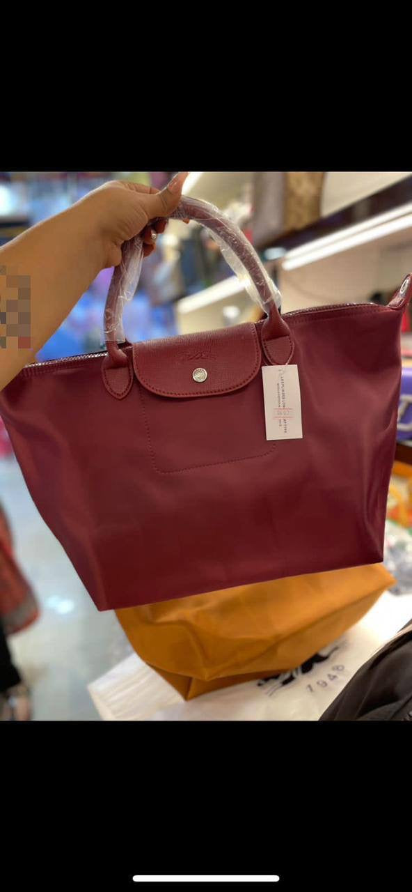 LongChamp 
Hight Quality 
Size: 44*28cm
70 dhs🪙💕

Zain115
♥️♥️♥️