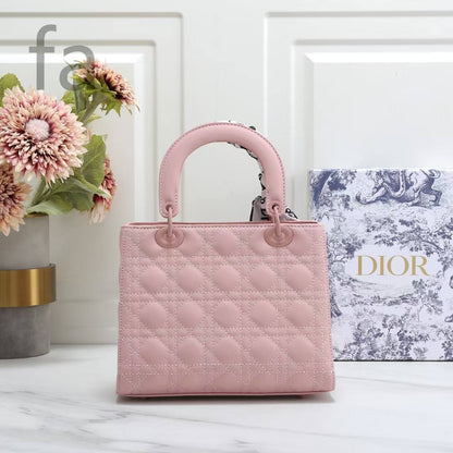 Dior
105 dhs🇦🇪

with box
🎁🎁🎁

size 25cm

Zain26
♥️♥️♥️