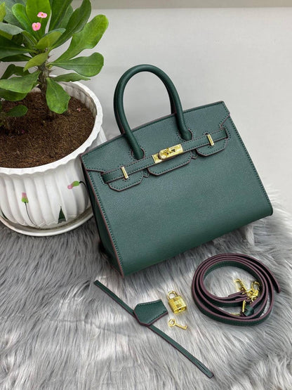 Hermes 
SIZE  ……… 25 cm
105 dhs🇦🇪

Zain51
♥️♥️♥️