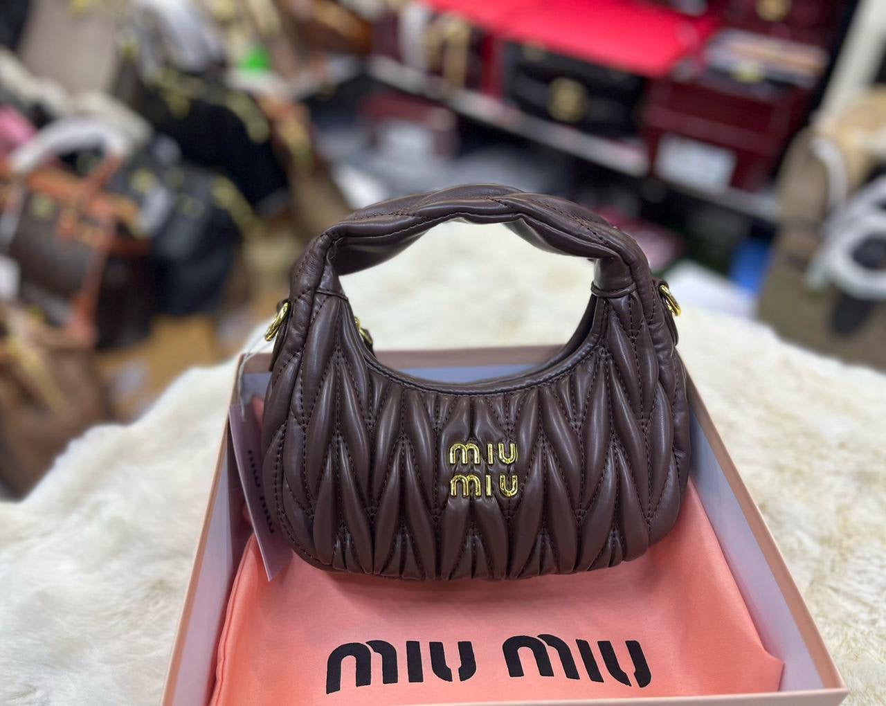 Miu Miu

With box 
🎁🎁🎁

95 dhs🇦🇪

Zain93
♥️♥️♥️