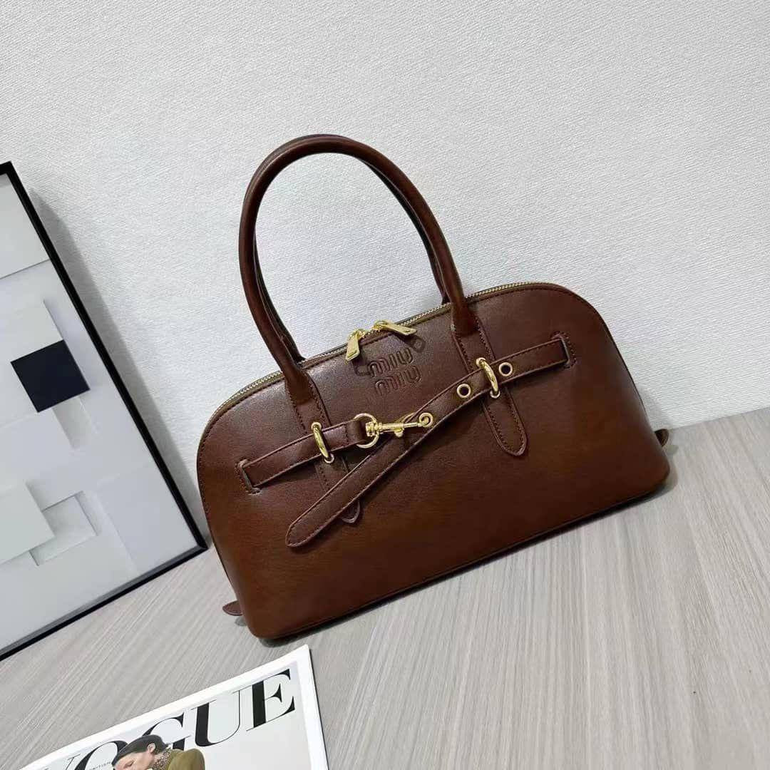 Miu Miu
Best quality 
95 dhs🇦🇪
size 33 cm

Zain158
♥️♥️♥️