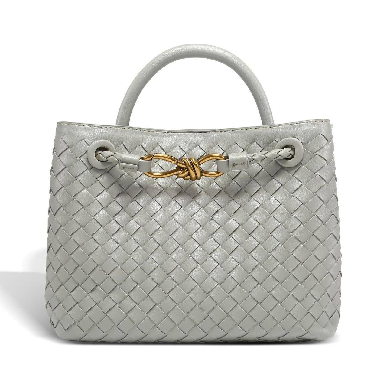 Offer YSL / MK / Hermes
Bottega
Size : 36 ~ 23  cm

70 dhs🇦🇪

with box🎁

Zain115
♥️♥️♥️♥️
