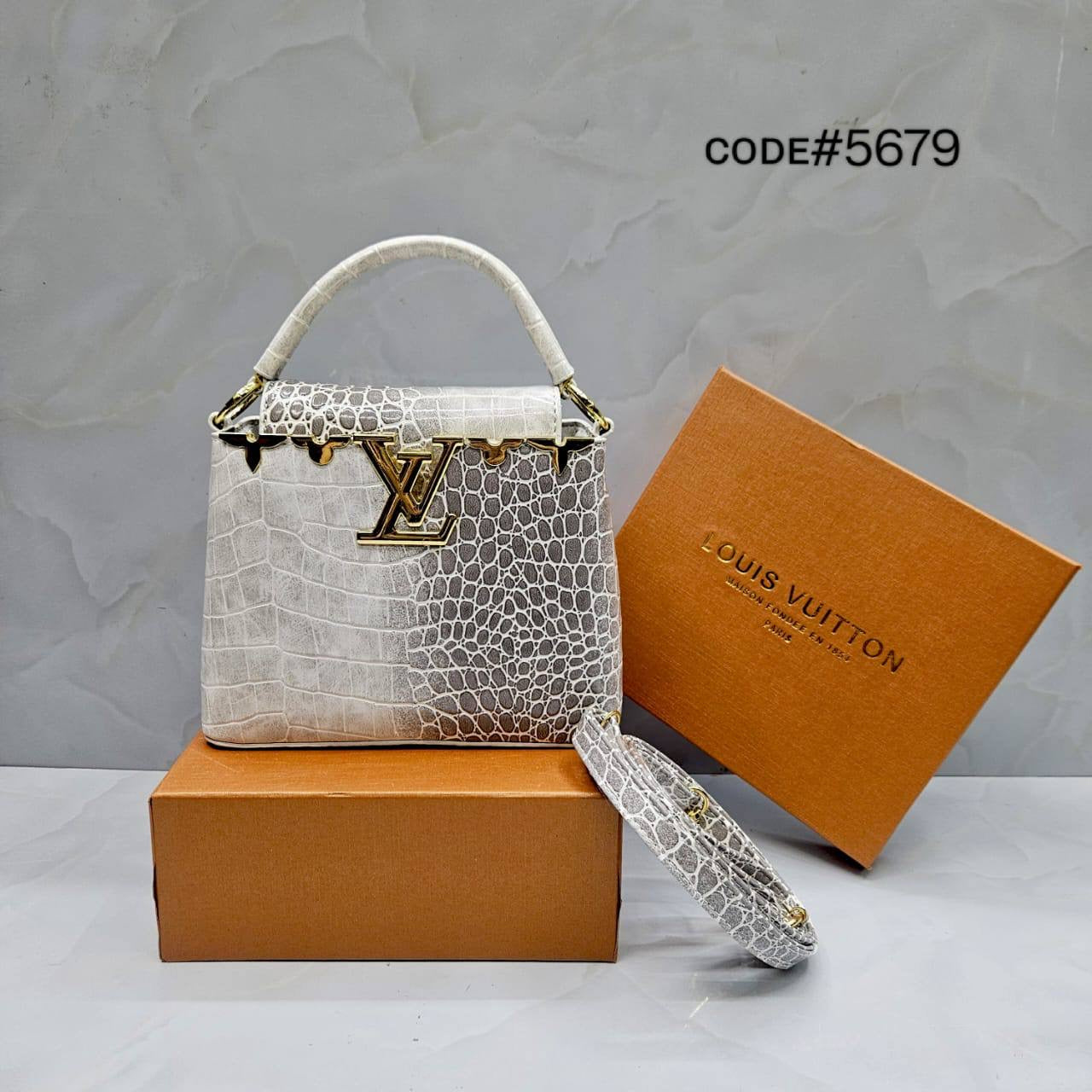 LV
ᴄᴀᴘᴜᴄᴄɪɴᴇ ᴛᴏᴘ ʜᴀɴᴅ ʙᴀɢ
ᴡɪᴛʜ ʟᴏɴɢ ʙᴇʟᴛ sᴛʀᴀᴘ
CROCODILE ɢʟᴏssʏ ᴍᴀᴛᴇʀɪᴀʟ
ɢᴏʟᴅ ʜᴀʀᴅᴡᴀʀᴇ
sɪᴢᴇ : 20 cm
ᴡɪᴛʜ BOX
🎁🎁🎁

75 dhs🇦🇪

Zain31
♥️♥️♥️