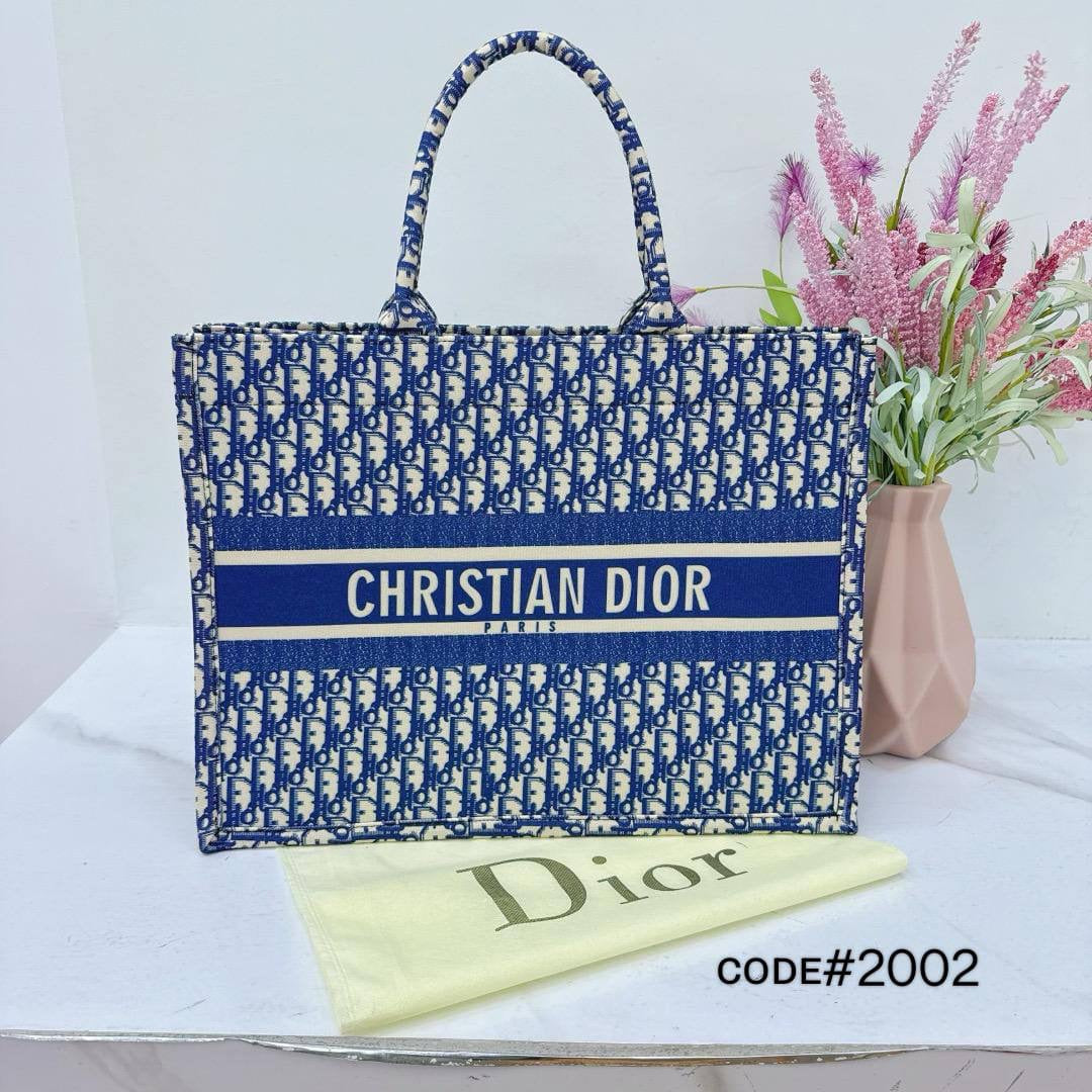 Dior
ʜᴀɴᴅᴄᴀʀʀʏ ʙᴏᴏᴋᴛᴏᴛᴇ
  •ᴢɪᴘᴘᴇʀ ᴛʏᴘᴇ
  •ᴄᴀɴᴠᴀss ᴍᴀᴛᴇʀɪᴀʟ
sɪᴢᴇ : 41 cm

70 dhs🇦🇪

Zain31
♥️♥️♥️