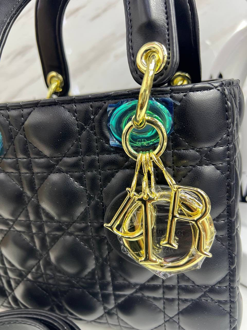 Dior
Good Quality bag 

with box 
🎁🎁🎁

110 dhs🇦🇪

Zain117
♥️♥️♥️