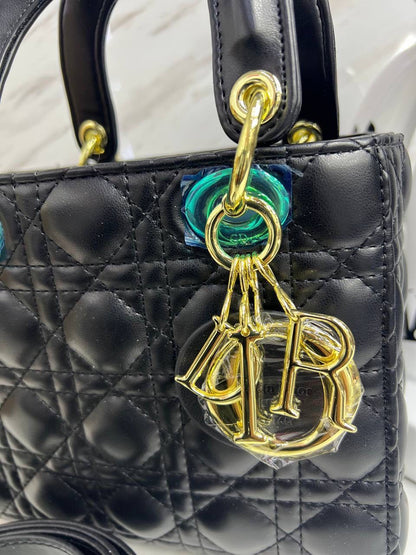 Dior
Good Quality bag 

with box 
🎁🎁🎁

110 dhs🇦🇪

Zain117
♥️♥️♥️