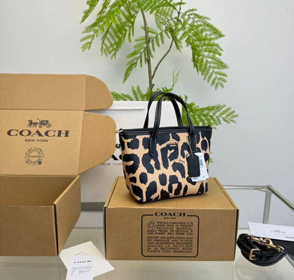 Coach - Prada

85 dhs🇦🇪
Good quality

Zain35
♥️♥️♥️