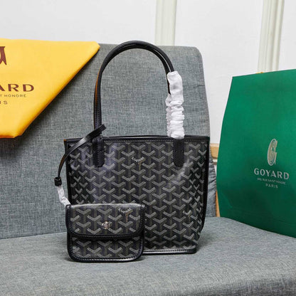 GOYARD 
NEW CAME 
HIGH QUALITY SMALL SIZE 
Use on both sides 
WITH BOX 
🎁🎁🎁

90 dhs🪙💕

Zain39
♥️♥️♥️