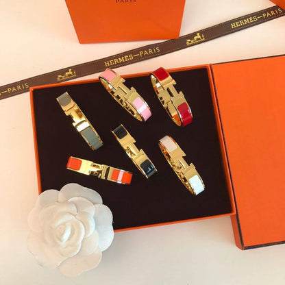 Hermes 
Bangle 💥
Master quality 💯
Size 17,19 available 💁

With normal boxes 📦 
45 dhs🇦🇪

With master box 🗃️ 
55 dhs🇦🇪

Zain216
♥️♥️♥️