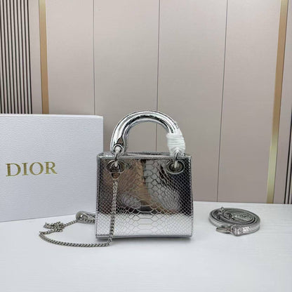 Dior Master 

300 dhs🇦🇪

With box
🎁🎁🎁

#17cm

Zain228
♥️♥️♥️