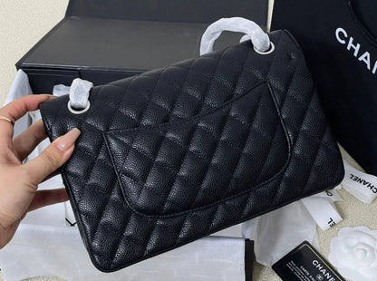 CHANEL

 COPY ONE 

NEW CAME WITH DOUBLE BOX 
🎁🎁🎁

250 dhs🪙💕
leather 

Zain39
♥️♥️♥️