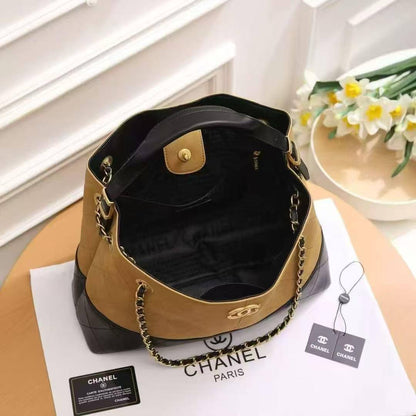 Chanel
Best quality 

with box’s 
🎁🎁🎁

120 dhs🇦🇪
size 35 cm

Zain158
♥️♥️♥️