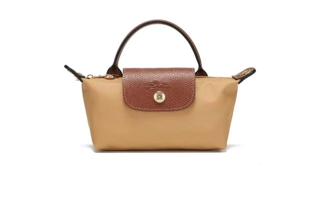 Long Champ

50 dhs🇦🇪   size 20cm
65 dhs🇦🇪   size 28cm
70 dhs🇦🇪   size  42cm

Zain26
♥️♥️♥️