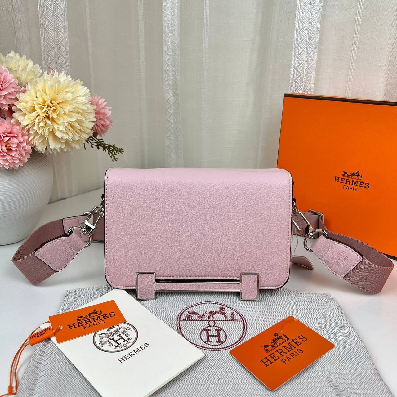 Hermes

With box 
🎁🎁🎁

90 dhs🇦🇪

Zain137
♥️♥️♥️