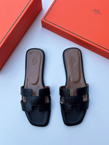Hermes 
High Quality 
100 dhs🪙
Size 36-42

Zain30
♥️♥️♥️