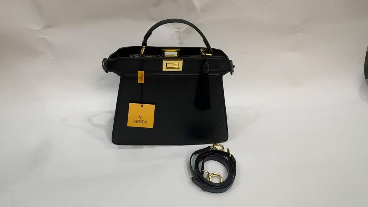 Fendi
120 dhs🇦🇪
size 26cm

Zain161
♥️♥️♥️