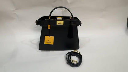 Fendi
120 dhs🇦🇪
size 26cm

Zain161
♥️♥️♥️