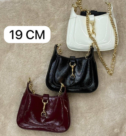 GUCCI 
PREMIUM QUALITY 💯
130 dhs🪙
WITH BOX 📦

Zain28
♥️♥️♥️