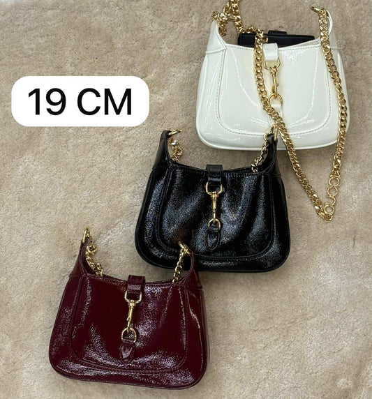 GUCCI 
PREMIUM QUALITY 💯
130 dhs🪙
WITH BOX 📦

Zain28
♥️♥️♥️