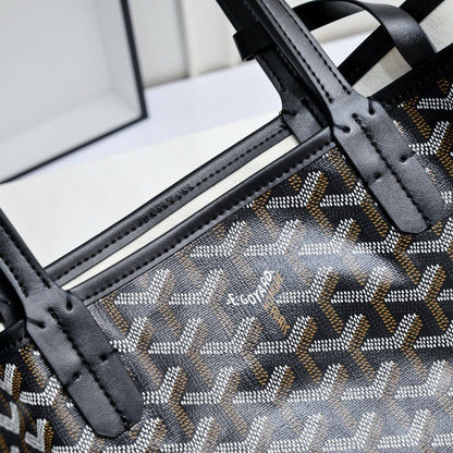 GOYARD 

BIG SIZE 

NEW CAME 

HIGH QUALITY 

100 dhs🪙💕

Zain39
♥️♥️♥️