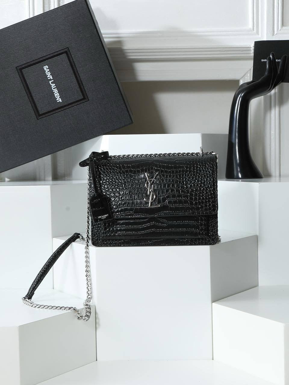YSL
Master
270 dhs🇦🇪

Zain192
♥️♥️♥️