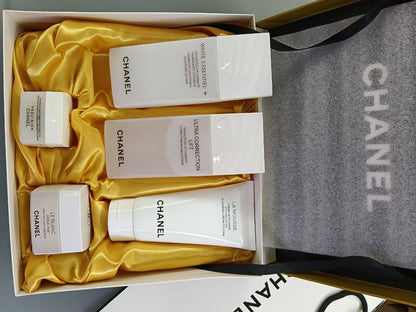 Chanel new set
120 dhs🇦🇪

Zain01
♥️♥️♥️