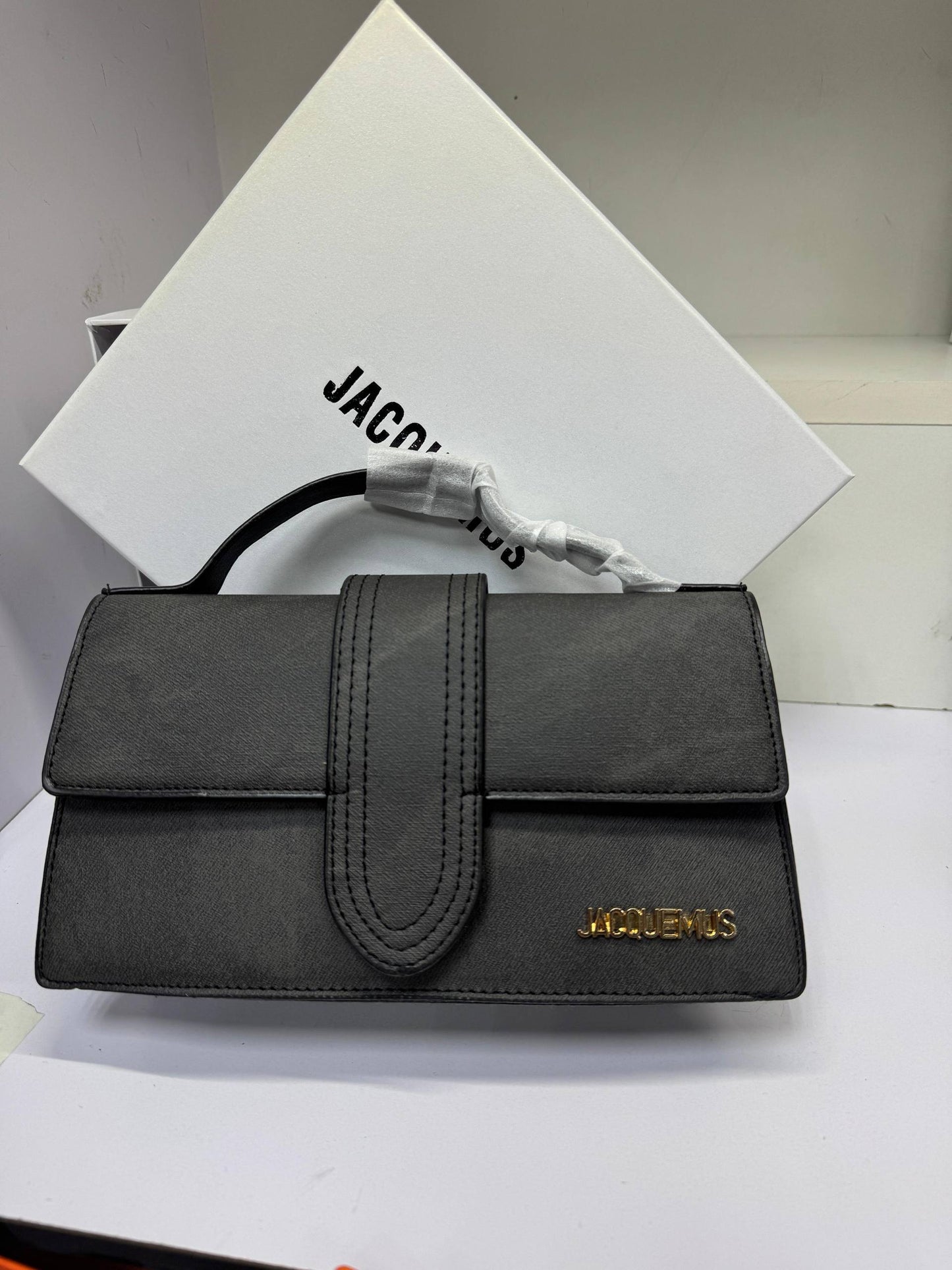 Jacquemus

With box 
🎁🎁🎁

70 dhs🇦🇪

offer

Zain50
♥️♥️♥️