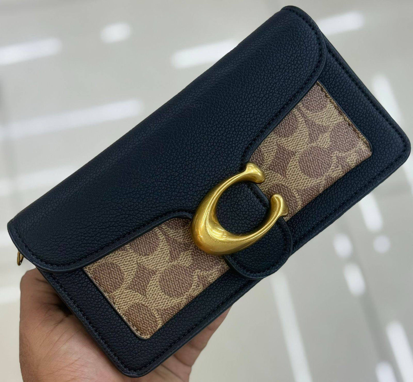 COACH TABBY NEW 
GOOD QUALITY 
SIZE ( 20 CM)
100 dhs🇦🇪

WITH BOX
🎁🎁🎁

Zain28
♥️♥️♥️