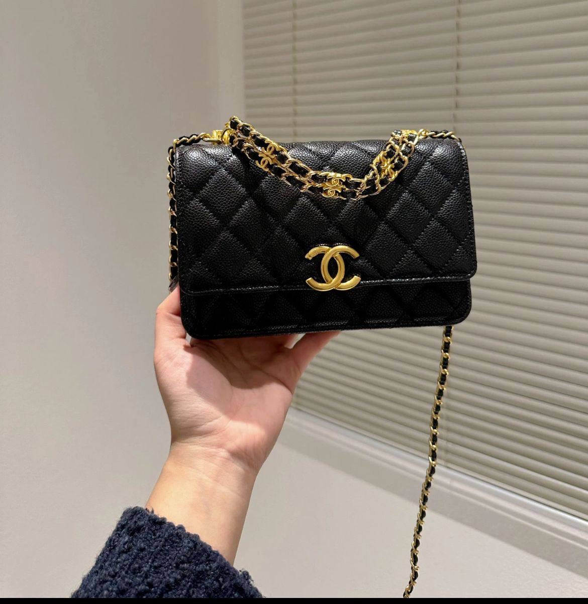 Dior - Chanel
120 dhs🇦🇪

Good quality
 with box
🎁🎁🎁

Zain35
♥️♥️♥️