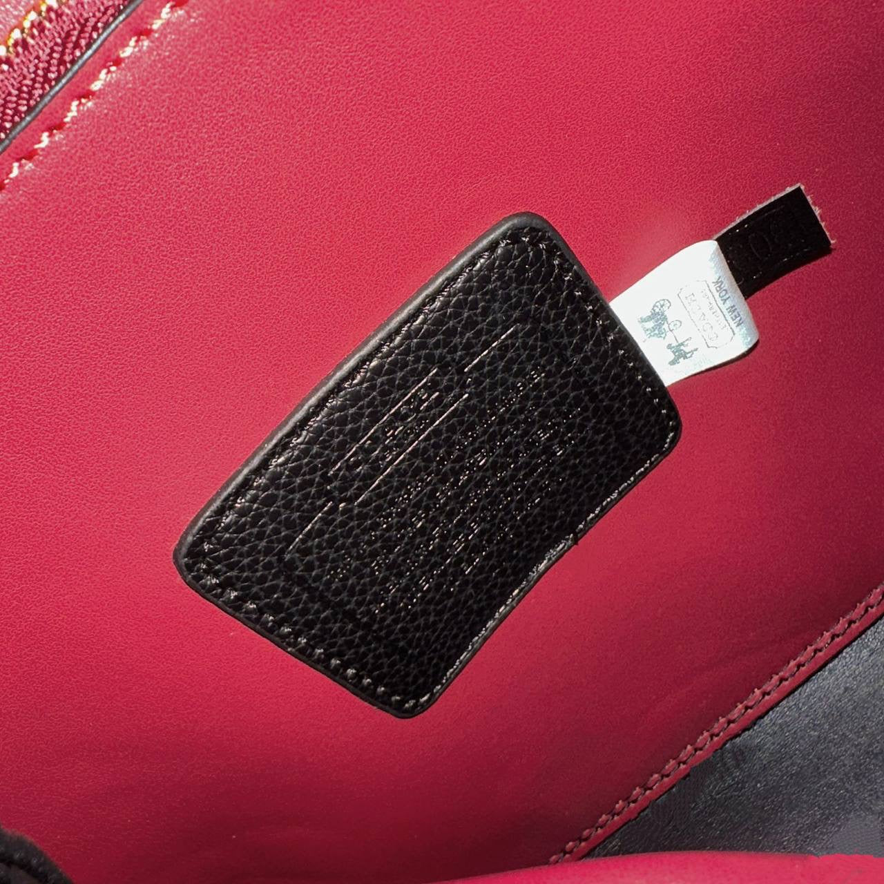 COACH 

NEW CAME GOOD QUALITY 

WITH BOX 
🎁🎁🎁

90 dhs🇦🇪

Zain39
♥️♥️♥️