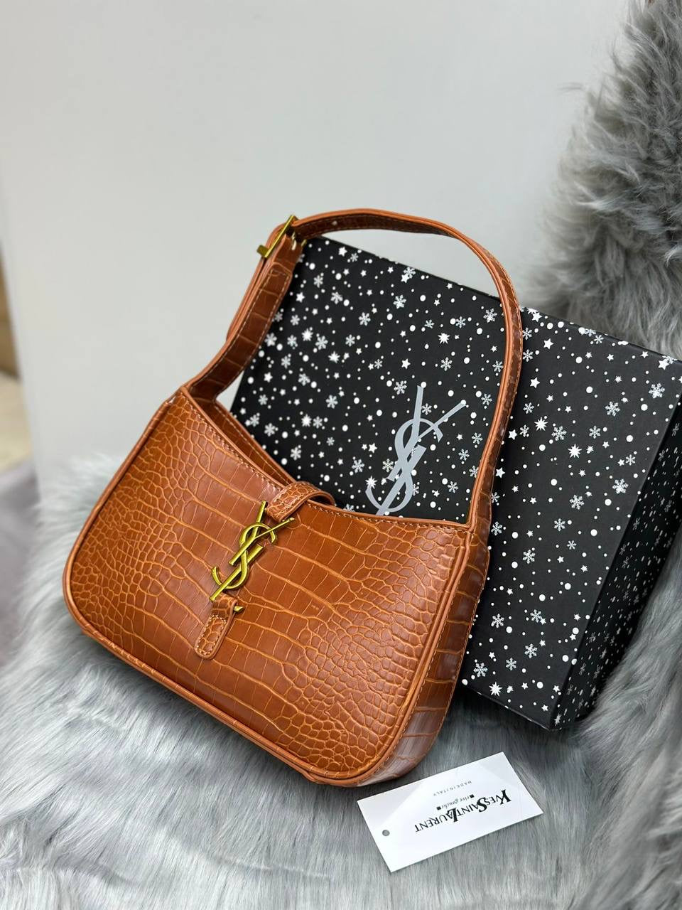 YSL 

SIZE  ………  25 CM 

95 dhs🇦🇪

with BOX
🎁🎁🎁

Zain244
♥️♥️♥️
