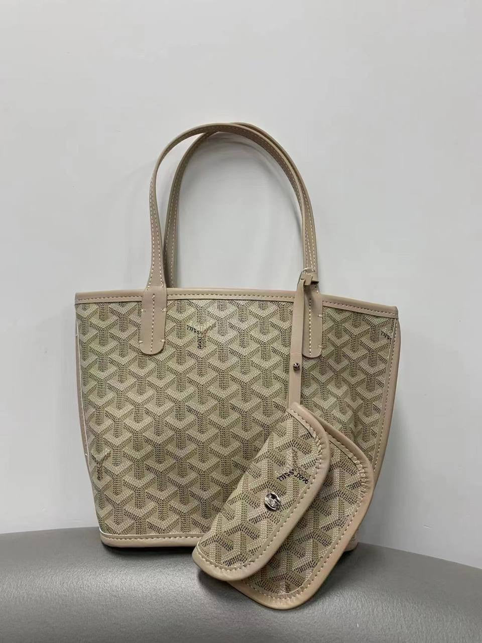 Goyard
90 DHS🇦🇪
good quality

Zain143
♥️♥️♥️
