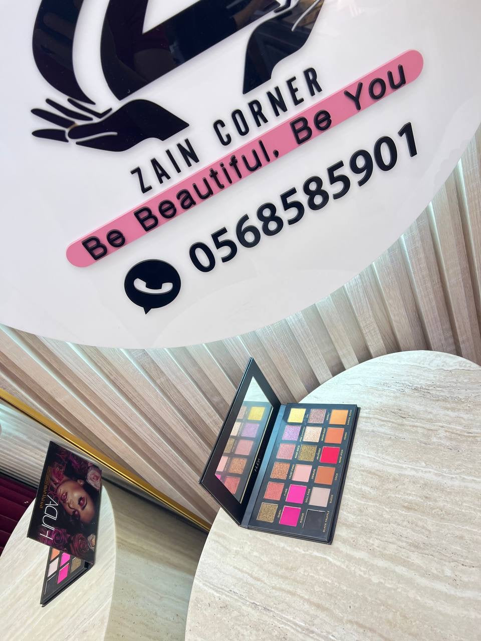 Makeup palette 

30 dhs uae

Zain49

♥️♥️♥️