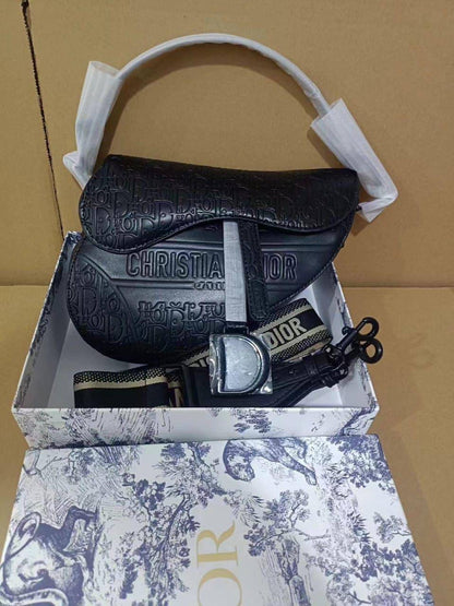 Dior Microbags
Size : 24 * 20 cm
90 dhs🪙
with box🎁

Zain115
♥️♥️♥️