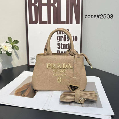 PRADA ᴛᴏᴘ ʜᴀɴᴅʙᴀɢ
ᴍᴀᴛᴛᴇ ʟᴇᴀᴛʜᴇʀ ᴍᴀᴛᴇʀɪᴀʟ
ᴇᴍʙʀᴏɪᴅᴇᴅ ʟᴏɢᴏ
ɪᴛ ʜᴀs ᴢɪᴘᴘᴇʀ
ᴡɪᴛʜ ʟᴏɴɢ ʙᴇʟᴛ sᴛʀᴀᴘ
sɪᴢᴇ : 23 cm

65 dhs🪙

Zain31
♥️♥️♥️