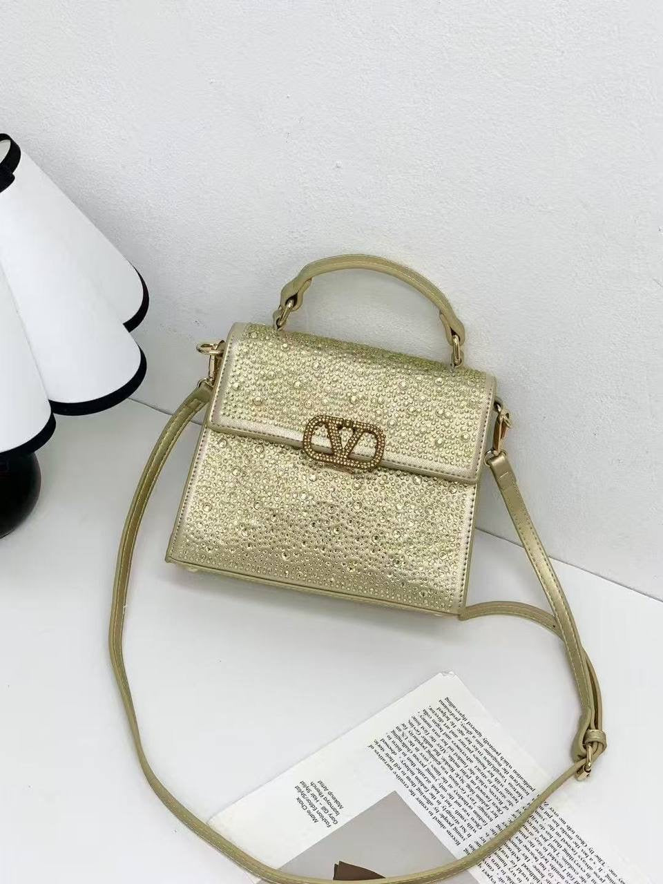 Valentino
GOOD QUALITY 
120 dhs🪙

Zain200
♥️♥️♥️