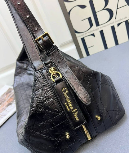 DIOR 
NEW DESIGN 
GOOD QUALITY 
95 dhs🪙💕

Zain39
♥️♥️♥️