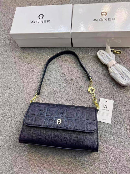 Aigner
90 dhs🪙💕

with box
🎁🎁🎁

size 24cm

Zain26
♥️♥️♥️