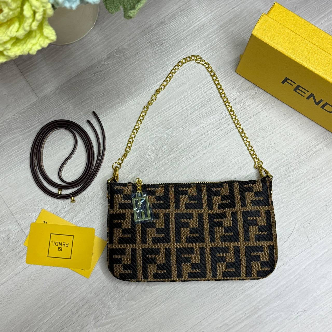 FENDI
21*3.5*12.5cm  

with box
🎁🎁🎁

80 dhs🇦🇪

Zain44
♥️♥️♥️