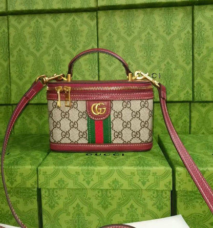 GUCCI 

NEW CAME GOOD QUALITY 
WITH BOX 
🎁🎁🎁

95 dhs🇦🇪

Zain39
♥️♥️♥️