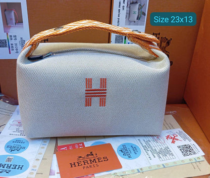 Hermes
Best quality 

with box’s 
🎁🎁🎁

95 dhs🇦🇪

size 22 cm

Zain158
♥️♥️♥️