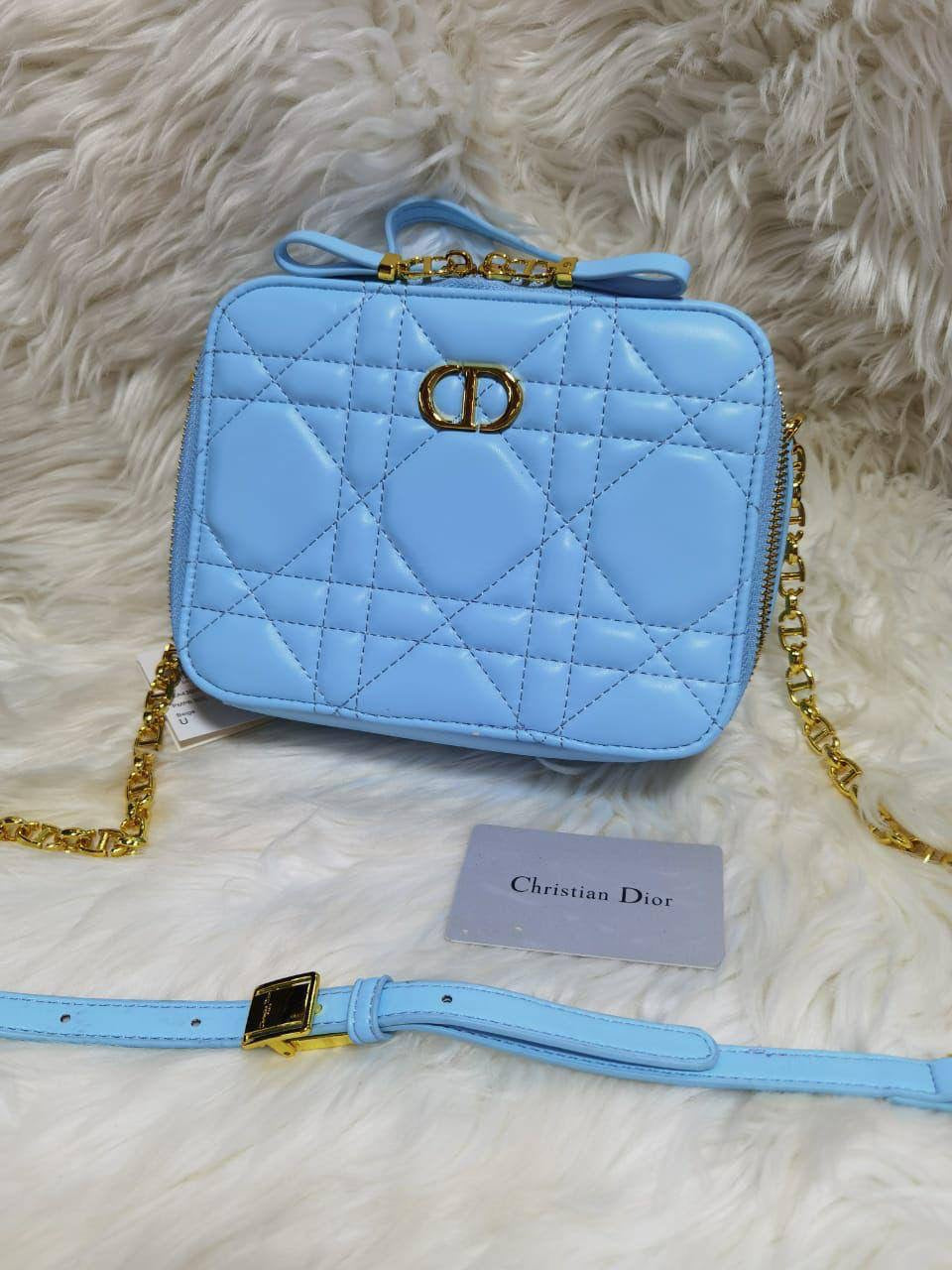 🎉 Big Offer 🎊 Dior Caro 
Size : 20 * 16 cm
55 dhs🇦🇪

Zain115
♥️♥️♥️