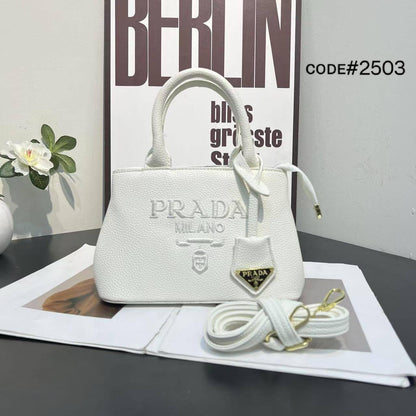 PRADA ᴛᴏᴘ ʜᴀɴᴅʙᴀɢ
ᴍᴀᴛᴛᴇ ʟᴇᴀᴛʜᴇʀ ᴍᴀᴛᴇʀɪᴀʟ
ᴇᴍʙʀᴏɪᴅᴇᴅ ʟᴏɢᴏ
ɪᴛ ʜᴀs ᴢɪᴘᴘᴇʀ
ᴡɪᴛʜ ʟᴏɴɢ ʙᴇʟᴛ sᴛʀᴀᴘ
sɪᴢᴇ : 23 cm

65 dhs🪙

Zain31
♥️♥️♥️