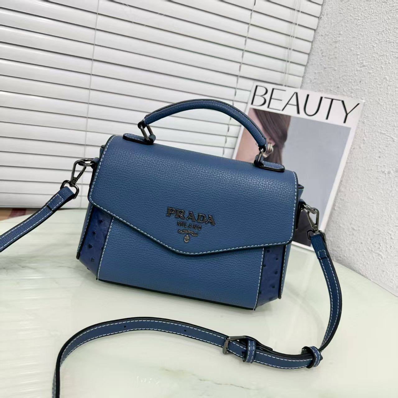Prada 

Good Quality 

95 dhs🇦🇪

Zain250
♥️♥️♥️