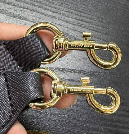 MARC JACOBS 

NEW CAME GOOD QUALITY 
WITH BOX 
🎁🎁🎁

80 dhs🇦🇪

Zain39
♥️♥️♥️