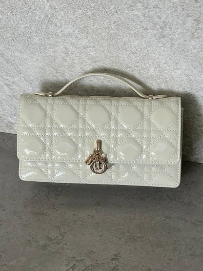 MISS DIOR WALLET ON CHAIN PATENT LEATHER
For Price 👇 WTSP Text Zain 0568585901

Zain76
♥️♥️♥️